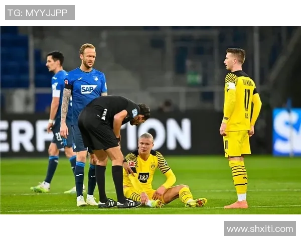 国王杯精彩对决多特蒙德大胜里昂引发全场惊喜瞬间回顾